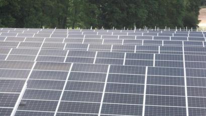 Symbolbild: trj
"Grünes Licht" gibt der Püchersreuther Gemeinderat für die Bauvoranfrage einer Freiflächenphotovoltaikanlage in Eppenreuth.