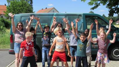Bild: mez
Rund ein Dutzend Kinder sind begeistert vom Fußballtag in der Grundschule. Höhepunkt ist natürlich das Training mit einem DFB-Trainer, der extra nach Immenreuth gekommen ist.