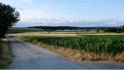 Bild: do
Im Zuge des sogenannten ILEK-Konzepts beschließen die Mitgliedsgemeinden als Handlungsfeld Sanierungsmaßnahmen für das landwirtschaftliche Kernwegenetz. Für die Gemeinde Speinshart zählt auch die Wegeverbindung Tremmersdorf-Haselhof zu den Ausbauwünschen.