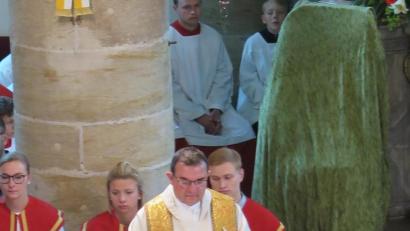 Bild: jzk
„Mit ist es in dieser Stunde ein wirkliches Herzensanliegen, euch allen ein herzliches Vergelt`s Gott und ein großes Danke zu sagen“ betonte Stadtpfarrer Konrad Amschl beim Dankgottesdienst in der Kemnather Stadtpfarrkirche.