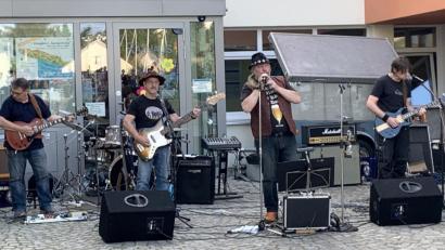 Bild: omu
100-prozentigen Altrock präsentierten "Crossing Railroad" bei der Flosser Serenade.