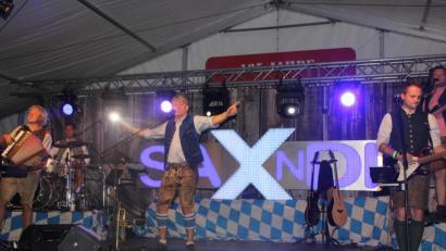 Bild: kro
Die niederbayerisch-oberpfälzer Band "Saxndi" sorgte für eine prächtige Gaudi-Performance im Festzelt der Schwarzenbacher Feuerwehr.