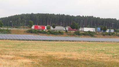 Bild: ral
Im Dezember hat die Bemo diese Solaranlage bei Schmidgaden an der A 6 übernommen. Damit will sie heuer auf deutlich über acht Millionen Kilowatt erneuerbare Energie kommen.