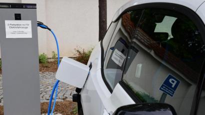 Archivbild: Petra Hartl
Im Gesetzesentwurf der Grünen ist unter anderem enthalten, die Lade-Infrastruktur für E-Autos auszubauen.
