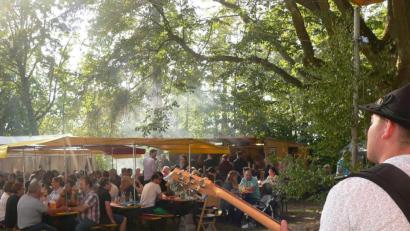 Bild: mh
Das Koppelbergfest des Oberpfälzer Waldvereins ist trotz des wechselhaften Wetters ein Erfolg.