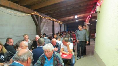 Bild: km
das Sommerfest des Fördervereins Fußball ist gut besucht.