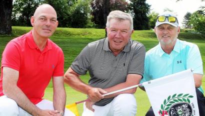 Bild: lst
Die Vorfreude beim Organisationsteam um (von links) Leiter Frank Käfer, Präsident Harald Thies und seinen Stellvertreter Reinhard Kämpf auf das 50. Jubiläum des Golf- und Landclubs Schmidmühlen steigt.