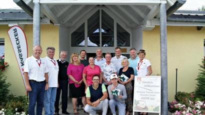 Bild: exb
Die Gewinner der Netto-Klassen und der Sonderwertungen zusammen mit Bernd Fürbringer und Jürgen Stowasser (von links) sowie Marion Stowasser-Fürbringer (rechts).