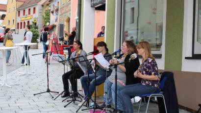 Bild: kar
In der Altstadt wurde mit Ukulelen für gute Stimmung gesorgt.