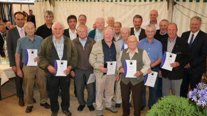 Bild: gru
Sie sind seit 60 Jahren, teils schon von der Gründung an, Mitglieder des FC Edelsfeld.