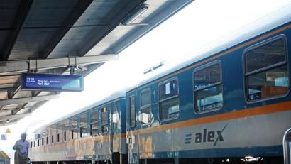 Archivbild: Gabi Schönberger
Der Alex auf dem Bahnhof in Weiden. Zu häufig kommt der Zug verspätet - manchmal auch gar nicht