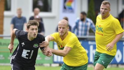 Bild: Hubert Ziegler
Vier Tage nach erfolgreichen Start in die neue Saison haben die Spieler der DJK Ammerthal (links Christoph Bellmann) schon die nächste Aufgabe vor Augen: Am Mittwoch geht es zur SpVgg Bayern Hof.