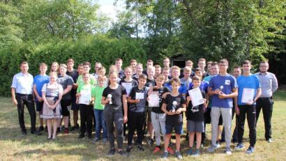 Bild: bey
Beim "Lebendkickerturnier" gibt es für die bestplatzierten Teams Pokale sowie Urkunden für die weiteren Mannschaften.