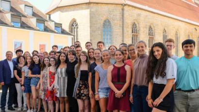 Bild: Sibylle Sandner /exb
Besuch im Amberger Rathaus: Schüler des Max-Reger-Gymnasiums und der Byron-Nelson-Highschool in Trophy Club/Texas treffen Bürgermeister Martin Preuß.