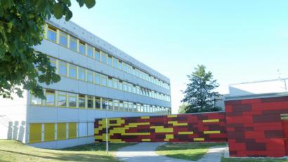 Bild: Portner
Die Mittelschule Neunburg hat sich dank der kontinuierlichen Investitionen in Ausstattung und Einrichtung einen hohen Standard zugelegt. Der Schulverband will hier nicht nachlassen.