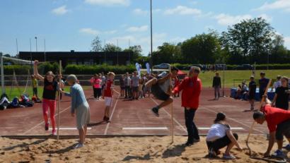 Bild: dob
Der Turnverein bietet beim Projekt "Verein macht Schule" Leichtathletikübungen an.