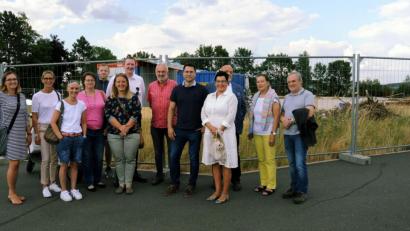 Bild: gf
Die SPD-Stadtratsfraktion und einige Kandidaten, die im März 2020 gewählt werden wollen, befassten sich bei einem Ortstermin mit dem D-Programm sowie der Bau- und Radwegsituation in Amberg.