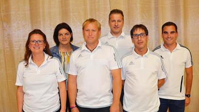 Bild: ü
Der neue Vorstand des Sportclubs: (von links) Nicole Schusser-Schindler (stellvertretende Vorsitzende), Martina Heindl (Schriftführerin), Josef Reisner (Vorsitzender), Gerhard Fronhöfer (Geschäftsführer), Reinhard Hörl (dritter Vorsitzender) und Philipp Kroher (Kassier).