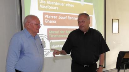 Bild: ubb
Regionaldekan und Stadtpfarrer Georg Flierl begrüßte den ehemaligen Kaplan und jetzigen Pfarrer Josef Renner (links) herzlich als gern gesehenen Gast in Tirschenreuth.