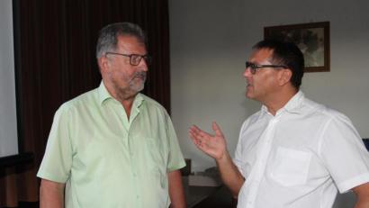 Bild: pi
"Dorferneuerung ist eine Unterstützung der Kommunen im Verbund", unterstrich Baudirektor Erik Bergner (rechts) die große Bedeutung und stieß bei Bürgermeister Johann Maurer auf offene Ohren.