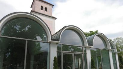 Bild: exb/Stadt Weiden
Dacharbeiten an der Aussegnungshalle am Stadtfriedhof