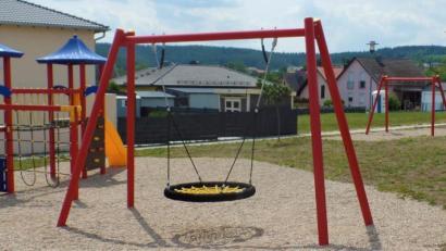 Bild: jml
Auf den Spielplätzen können die Kinder nun wieder toben.