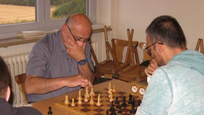 Bild: Josef Wiesend
Josef Kanewski und Mladen Dvornic grübeln bei ihrer Blitzpartie.