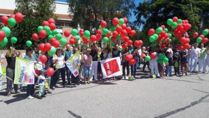 Bild: exb
Vor der Klinik gingen über 200 Luftballons in die Höhe.
