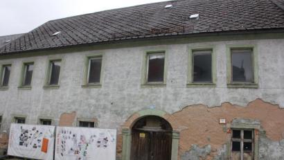 Bild: kro
Das Ackerbürgerhaus, seit Jahrzehnten ein Schandfleck in Bärnau, wird aufwendig saniert und umgebaut.