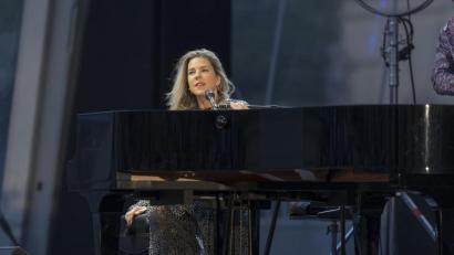Bild: altrofoto.de
Ein Weltstar ohne Allüren: Diana Krall bei den Schlossfestspielen in Regensburg.