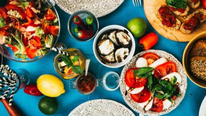 Bild: ajlatan – stock.adobe.com
Das Auge isst mit – im wahrsten Sinn des Wortes. Denn die Farben unserer Speisen haben Einfluss darauf, ob wir uns beim Essen glücklich fühlen.