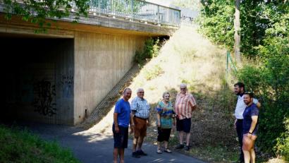 Bild: Kunz
Ortsbegehung der CSU Weiden-Süd: Vorsitzender Peter Schröpf und Fraktionschef Markus Bäumler wollen sich um Anliegen der Anwohner kümmern.