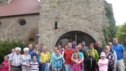 Bild: sön
Die Vorführung auf der Burg Leuchtenberg kam gut bei den Teilnehmern der SPD-Fahrt an.