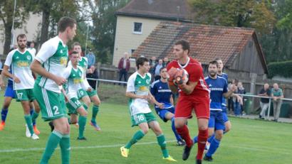 Bild: gb
Sechs Gegentreffer in zwei Spielen: Die Defensive des SV Mitterteich um Torhüter Fabian Scharnagl machte in den ersten beiden Spielen gegen Röslau und in Kornburg nicht den sichersten Eindruck.