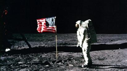 Bild: NASA
US-Astronaut Edwin „Buzz“ Aldrin steht im Rahmen Apollo-11-Mission am 20. Juli 1969 auf dem Mond. Foto: NASA/EPA