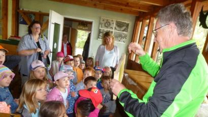 Bild: bk
Kindergarten im Lehrbienenhaus