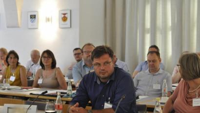 Bild: exb
Zahlreiche Kommunalpolitiker und Verantwortliche aus der Jugendarbeit nutzten die Möglichkeit zum gegenseitigen Austausch. Foto: Bezirksjugendring Oberpfalz/Philipp Seitz