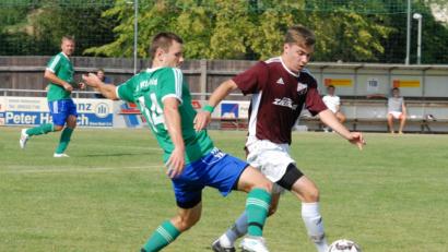 Bild: gb
In der vergangenen Spielzeit beharkten sich der SV Mitterteich II (grüne Trikots) und der SV Steinmühle noch in zwei umkämpften Duellen. Ab diesem Wochenende gehen sie gemeinsam in der Kreisliga Süd auf Punktejagd.