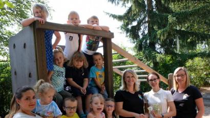 Bild: bk
Das Geld ist gut angelegt, freuen sich Förderverein und Kindergarten über die Spende von 1600 Euro. Von links: Svenja Horn, Katja Buchner, Evelyn Weidner und Schriftführerin Verena Beege.
