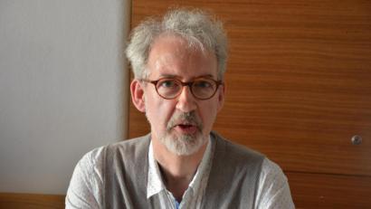 Bild: jr
Manfred Knedlik bei seinem Vortrag im Café des Mehrgenerationenhauses.