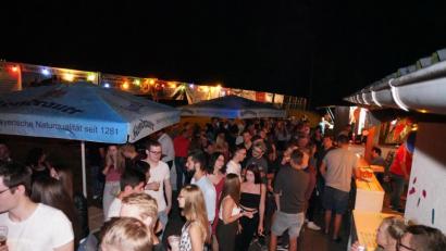Bild: fvo
Der FSV-Förderkreis feiert eine Beachparty mit DJ Arnold Palmer und Wohlfühlbar.