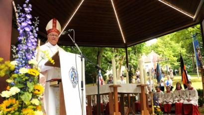 Bild: ge
Abt emeritus Martin Felhofer sprach über die stets neue Rolle der Kirche im Leben der Menschen.