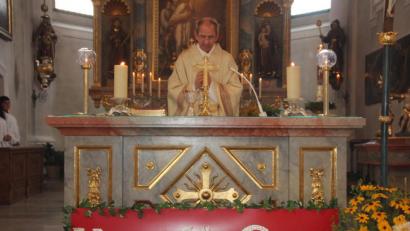 Bild: kro
"Vergelt's Gott" stand auf einem Schild vor dem Altar in der Stadtpfarrkirche.