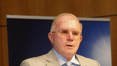 Bild: Hirsch
General a.D. Dr. Klaus Naumann beobachtet einen Zerfall Europas und sorgt sich um die Sicherheit. Er sprach bei der Landesversammlung des CSU-Arbeitskreises „Außen- und Sicherheitspolitik“ am Samstag, 20. Juli 2019 in Amberg.