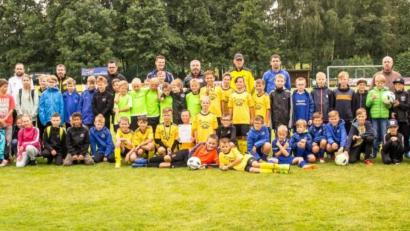 Bild: ak
Acht E-Junioren-Mannschaften aus der Region beteiligten sich am Sommercup des SV Kulmain. Am Ende lagen die Gastgeber vorne.