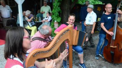Bild: Kunz
Im Biergarten spielen 20 Musikgruppen aus der Region.