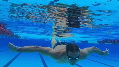 Bild: Kunz
Über und unter Wasser schwimmen die Sportler für den guten Zweck.