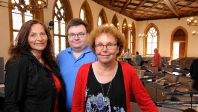 Bild: Stephan Huber
Die Ex-SPD-Stadträte Hannelore Zapf, Daniel Holzapfel und Brigitte Netta (von links) bilden die neue Fraktion „Für Amberg“. In der Stadtratssitzung am Montag hatten sie als solche Premiere.
