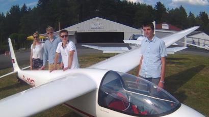 Bild: Kunz
Der Aero-Club-Nachwuchs ist stolz auf die neue Ka 6 E, die man in den kommenden Jahren im Werkstattprojekt wieder in den Urzustand zurückversetzen möchte.