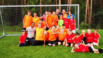 Bild: Ehbauer, Theresa/exb 
Die Spieler und Betreuer der Fun Kickers und des FSV Gailoh.